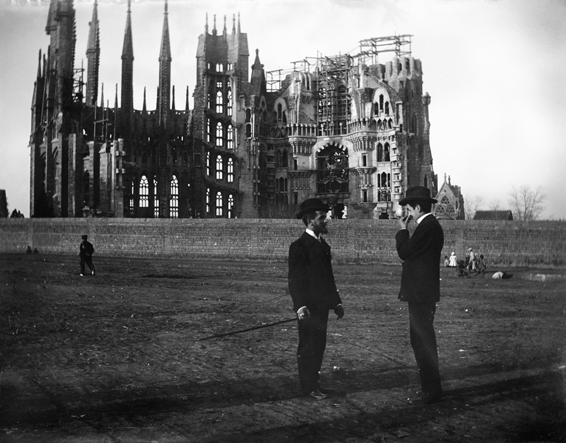 Construção do Expiatório da Sagrada Família, em 1905