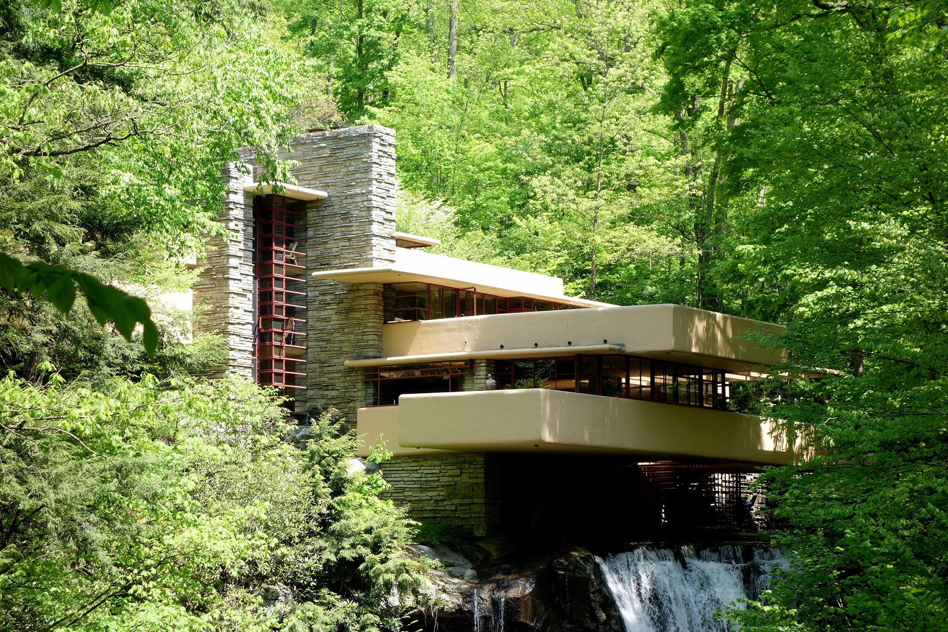 Fallingwater, de Frank Lloyd Wright, é construção integrada à natureza