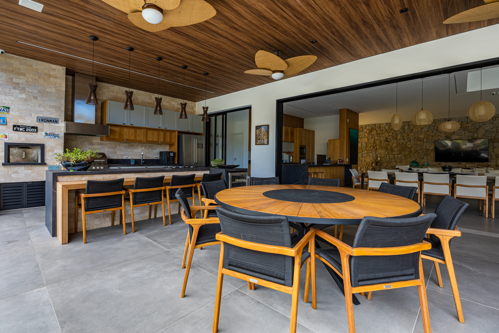 Área gourmet com piso no porcelanato Superquadra Concreto