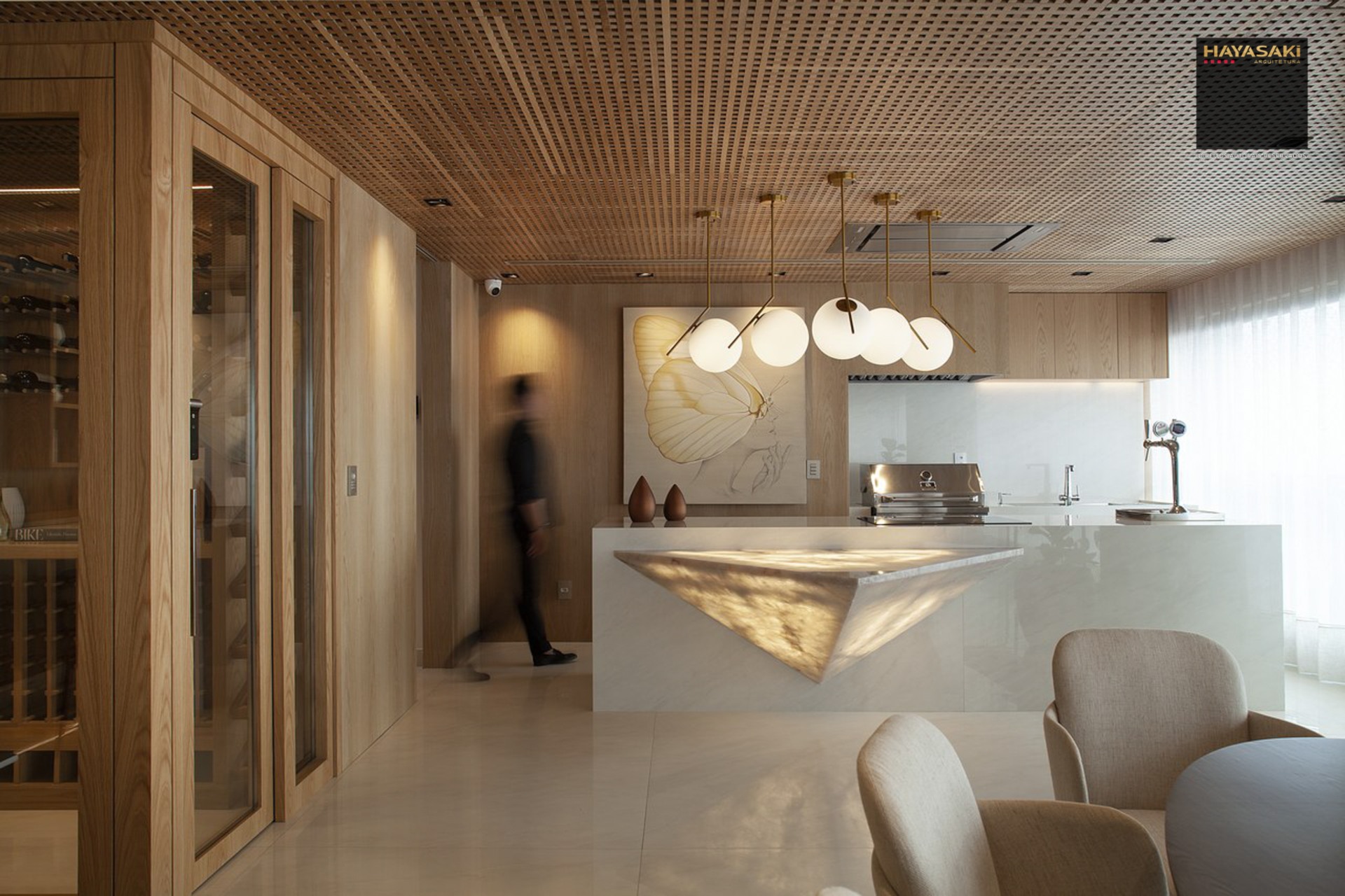 Sala de estar com forro de muxarabi