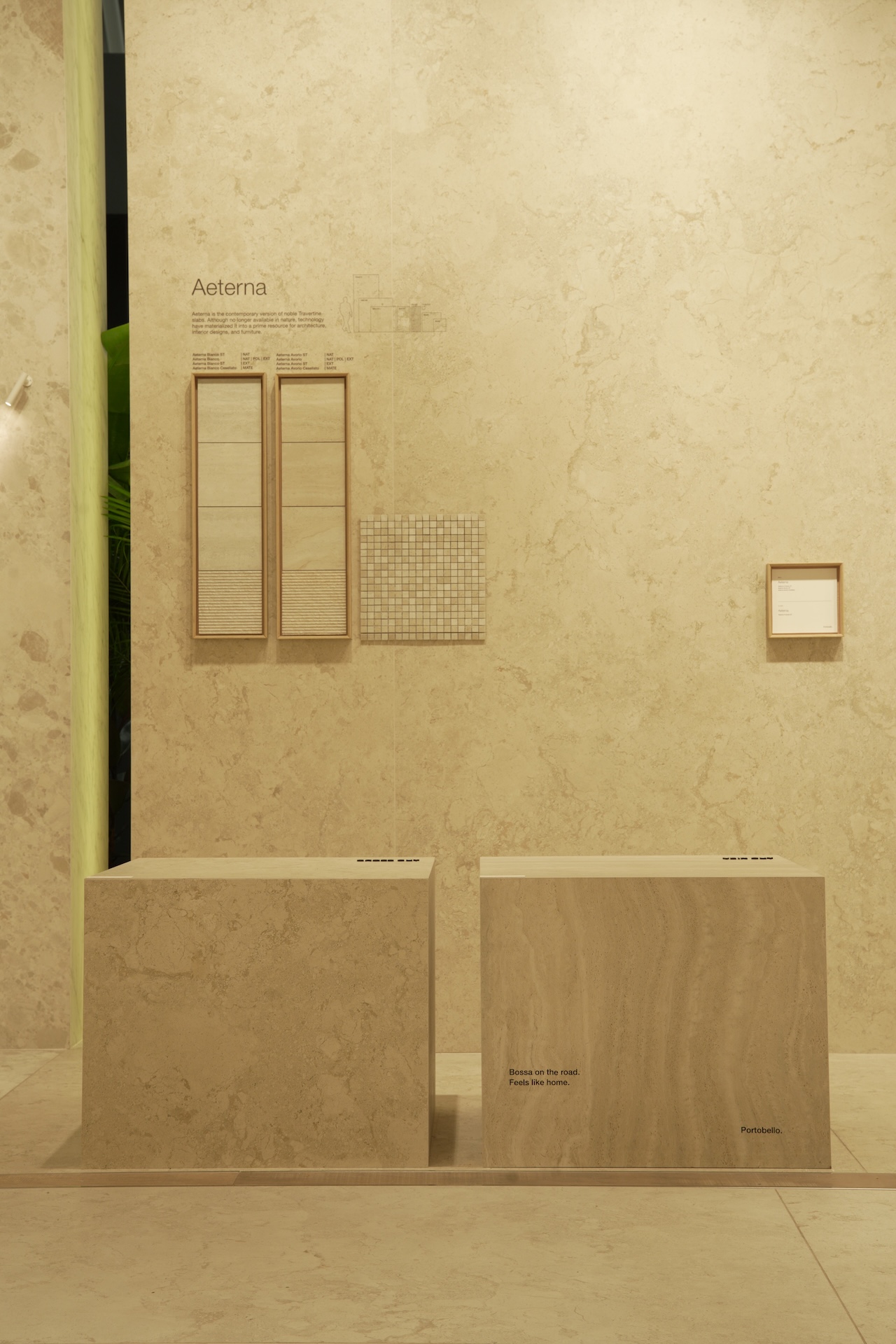 Ambiente com diferentes revestimentos Aeterna em estande da Portobello na Cersaie 2025