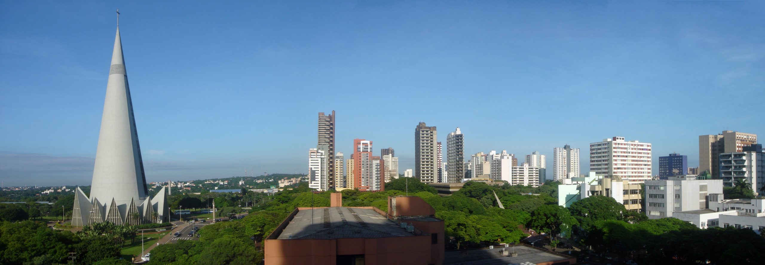 cidade jardim Panorama da cidade de Maringá (PR), com destaque para a Catedral Basílica Menor Nossa Senhora da Glória, à esquerda, e os edifícios residenciais ao fundo.