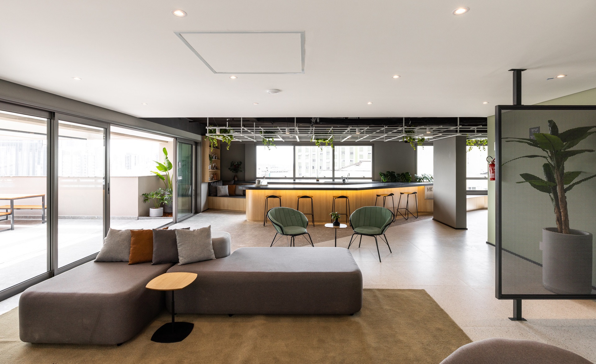 coliving Espaço de coliving integrado, com sala de estar, cozinha compartilhada e varanda, unindo conforto, design moderno e convivência em um só ambiente