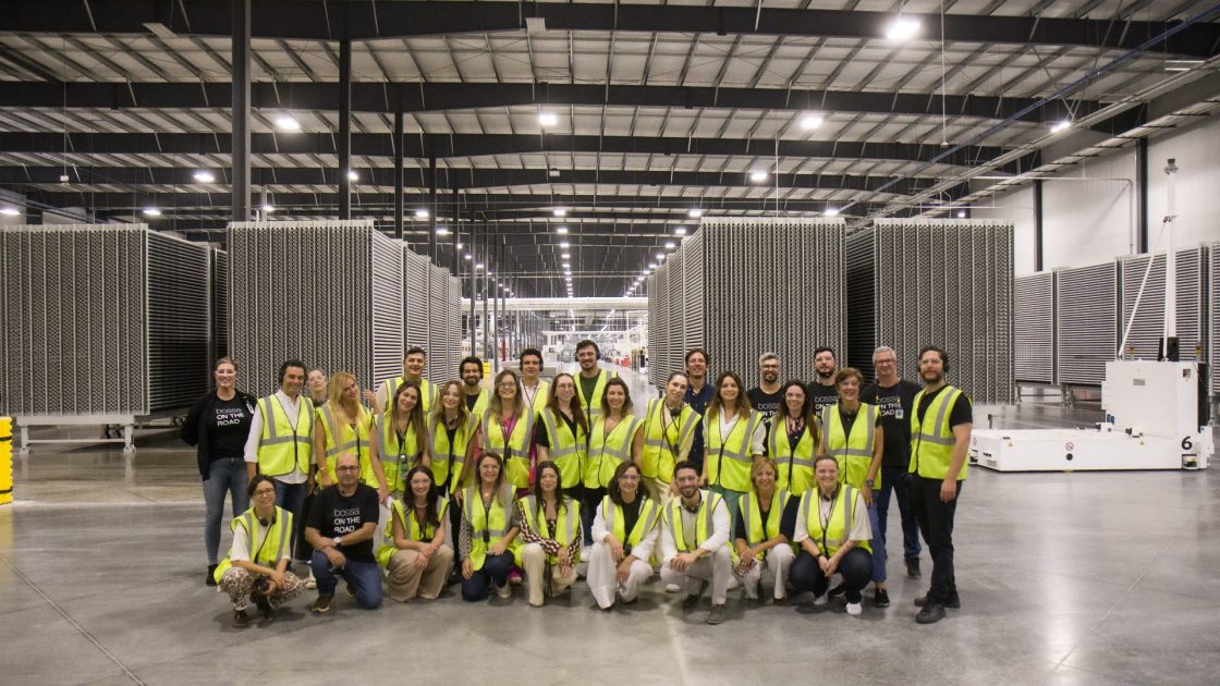 arquitetos visitam fábrica de revestimento cerâmico da Portobello