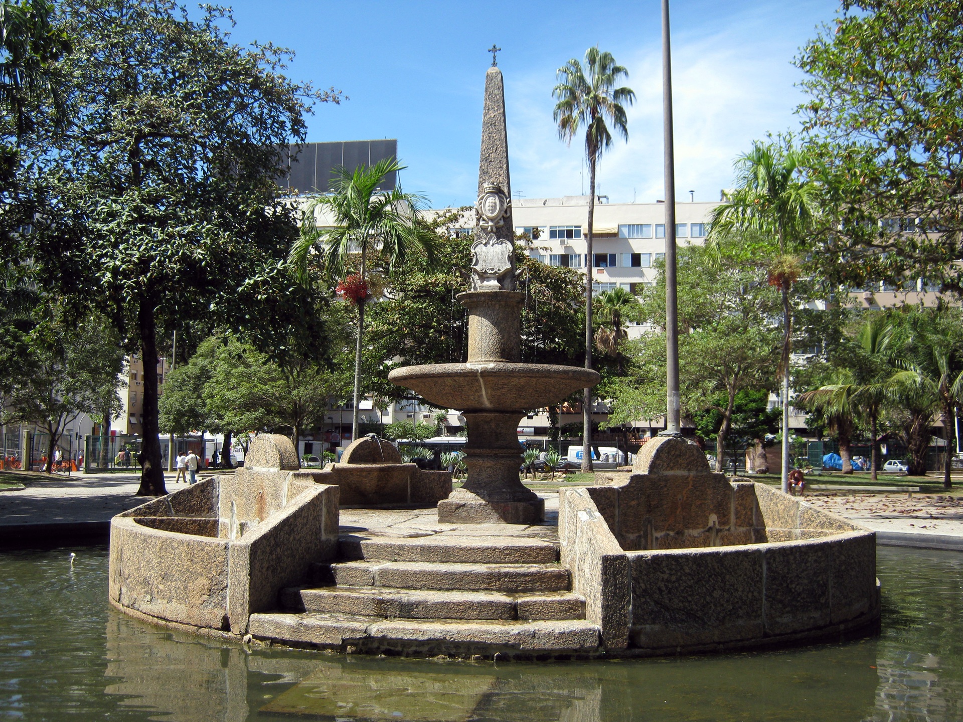 Chafariz das Saracuras, atualmente localizado na Praça General Osório, em Ipanema, Rio de Janeiro