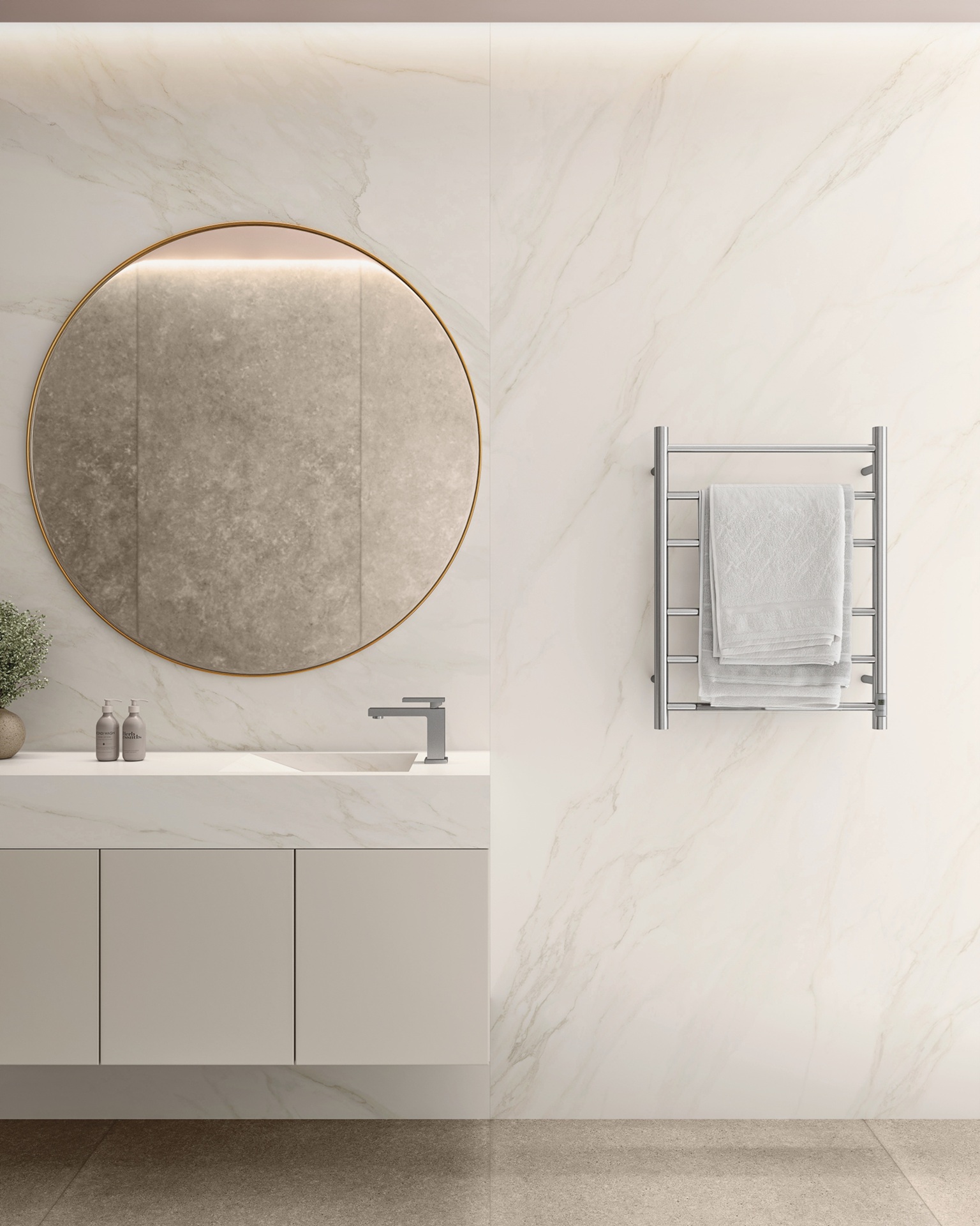Banheiro em tons neutros e claros, com bancada em porcelanato marmorizado