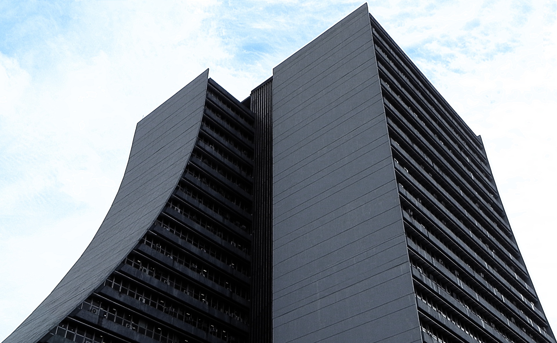 Detalhe da fachada do Centro Administrativo Fernando Ferrari (CAFF), em Porto Alegre