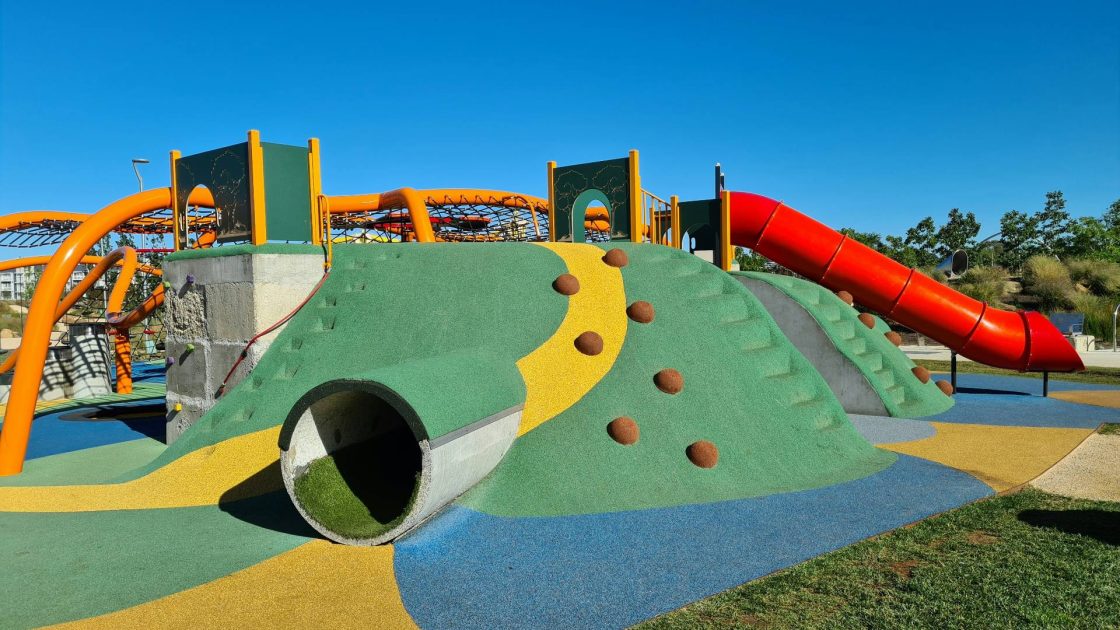 parque infantil público moderno