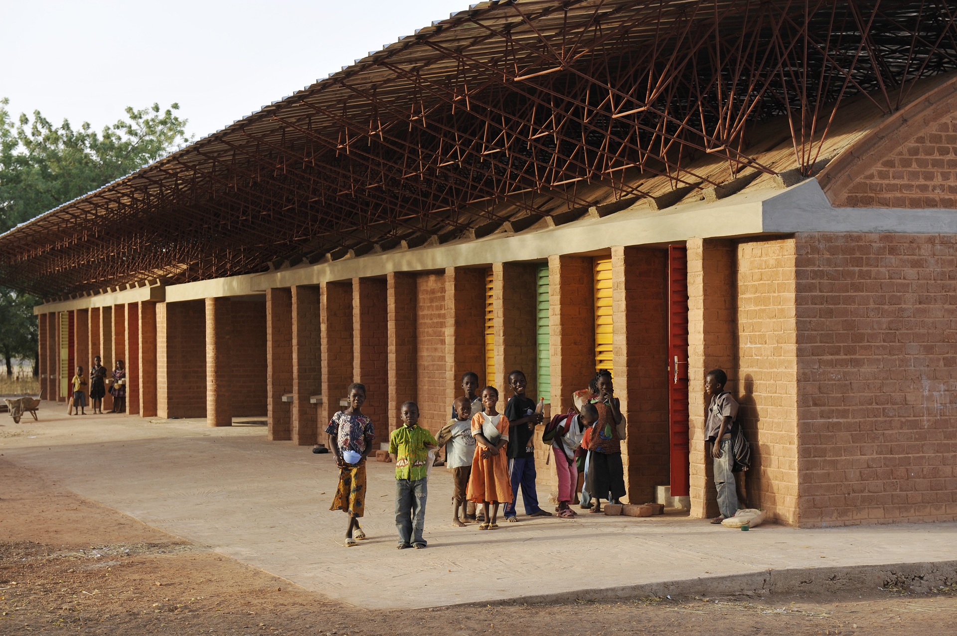 arquitetura africana Vista da Escola Primária de Gando, em Burkina Faso, projeto do arquiteto Francis Kéré