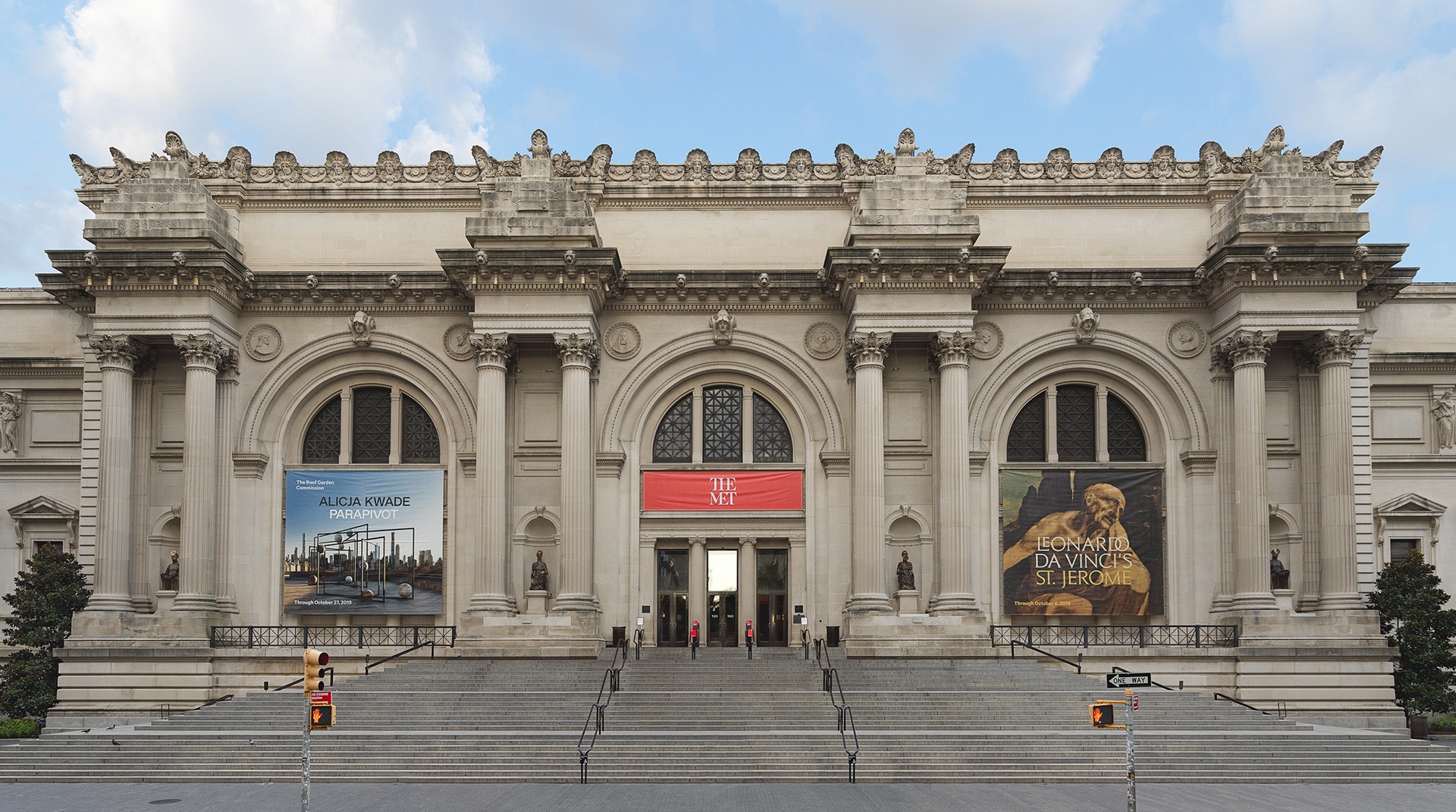 Fachada do Metropolitan Museum of Art, em Nova York, com suas colunas clássicas