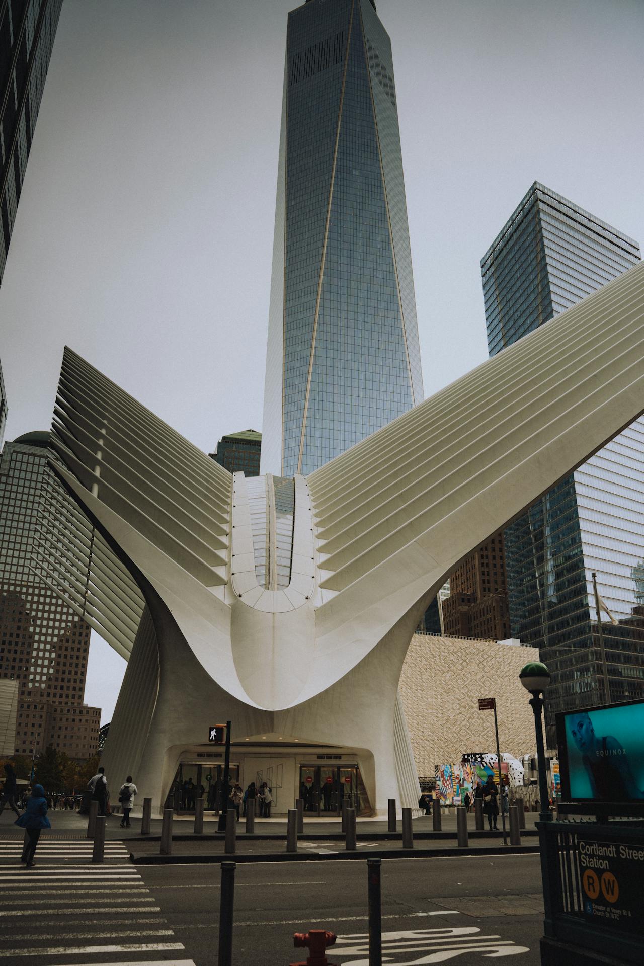 The Oculus, terminal de transporte e centro comercial inaugurado em 2016 no complexo do World Trade Center, em Nova York