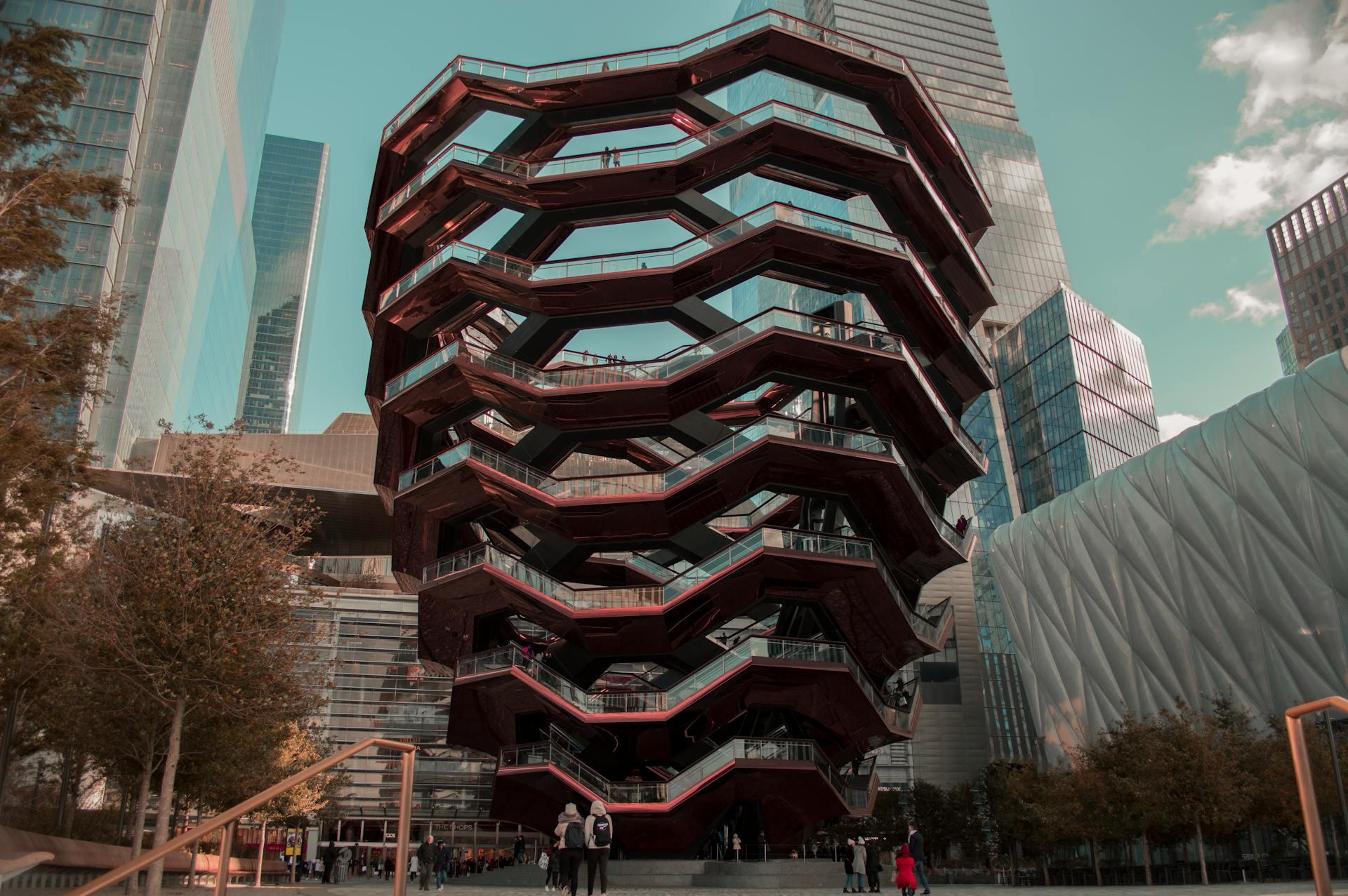 Vista da escultura Vessel, no complexo Hudson Yards, em Nova York