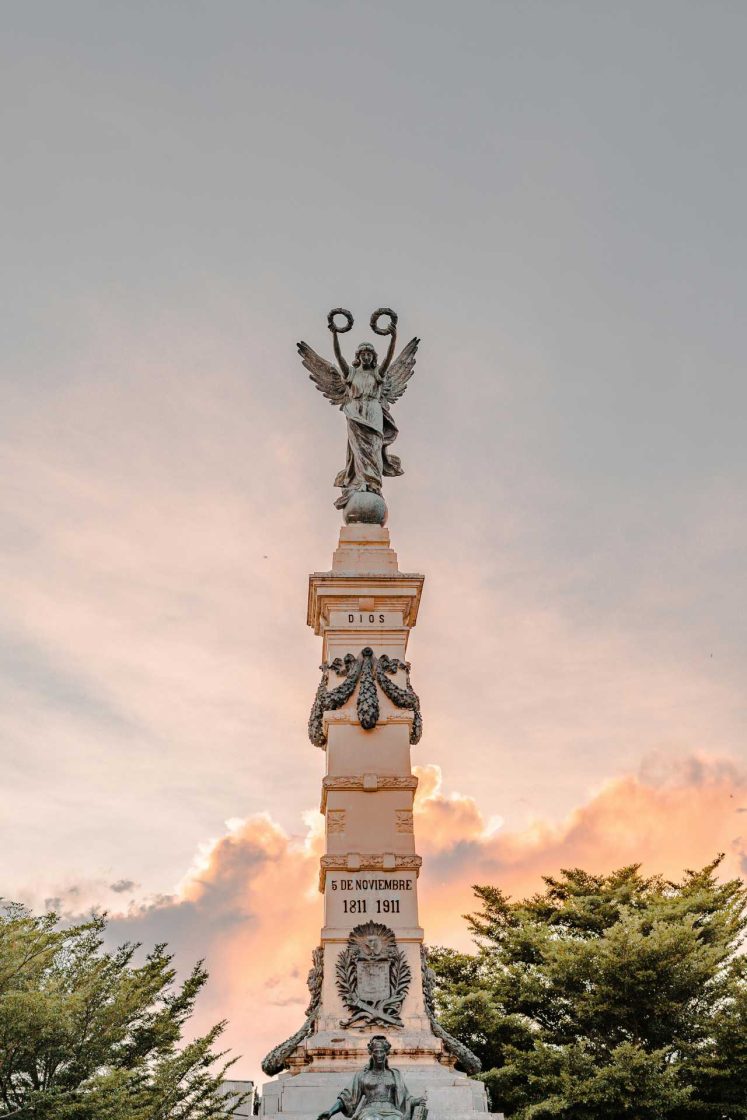 Monumento aos Heróis em el salvador