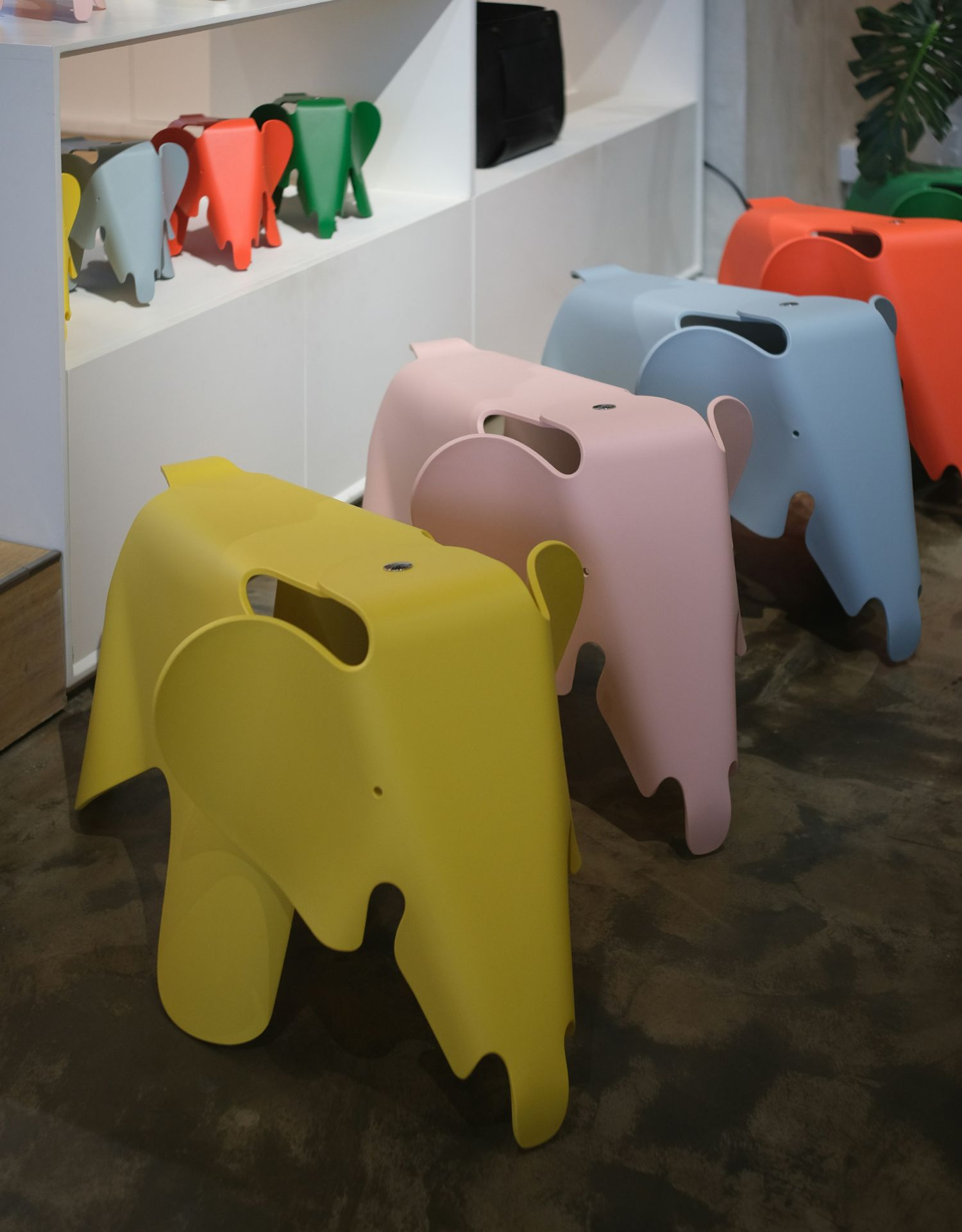 Banquinho Elephant disponível em diversas cores