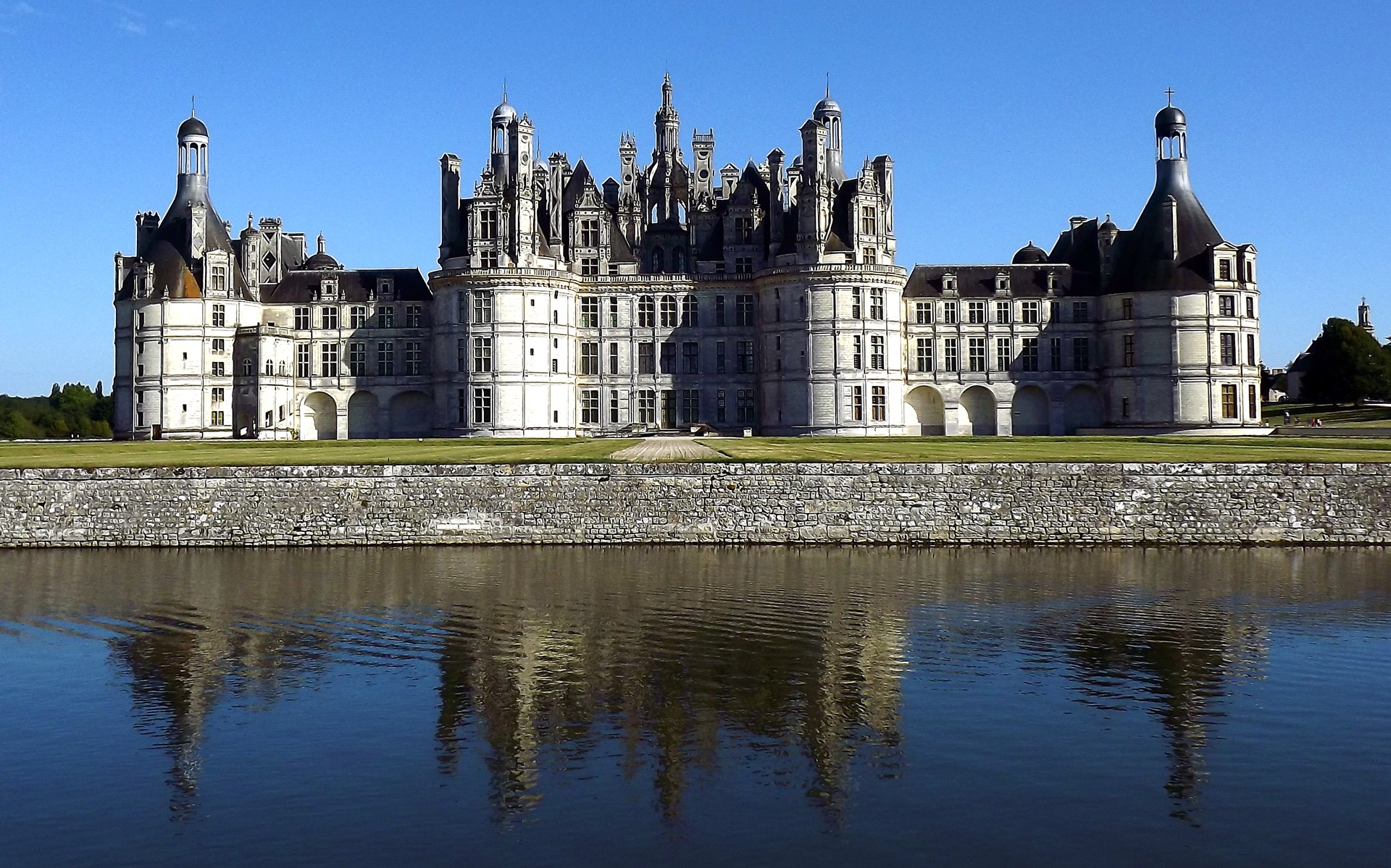 Vista frontal do Castelo de Chambord