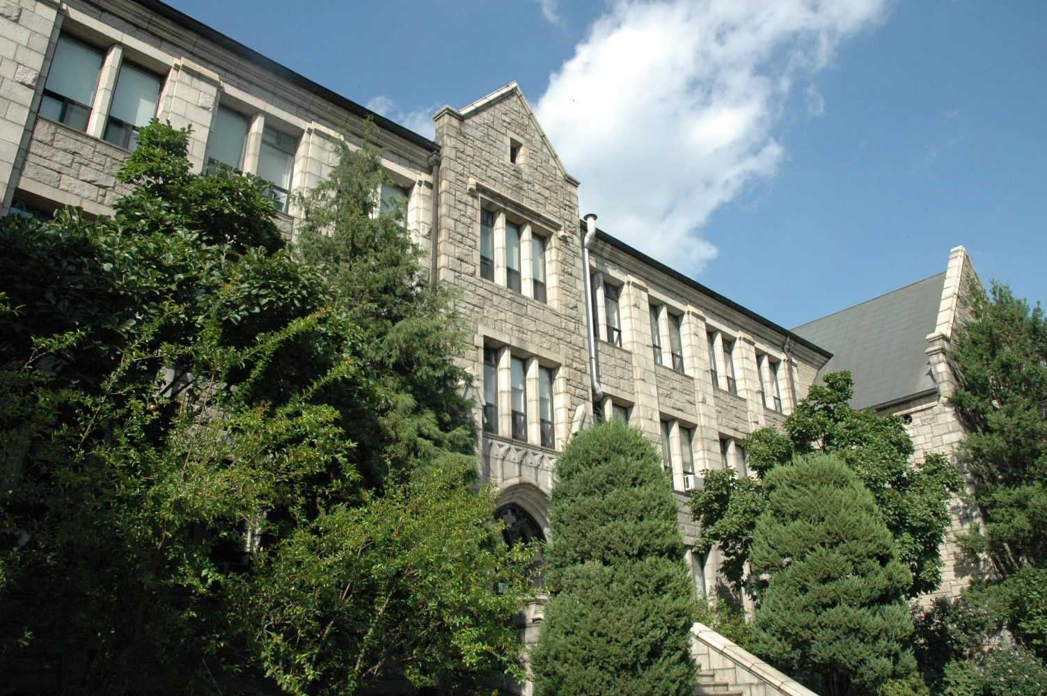 fachada da Universidade Ewha Womans