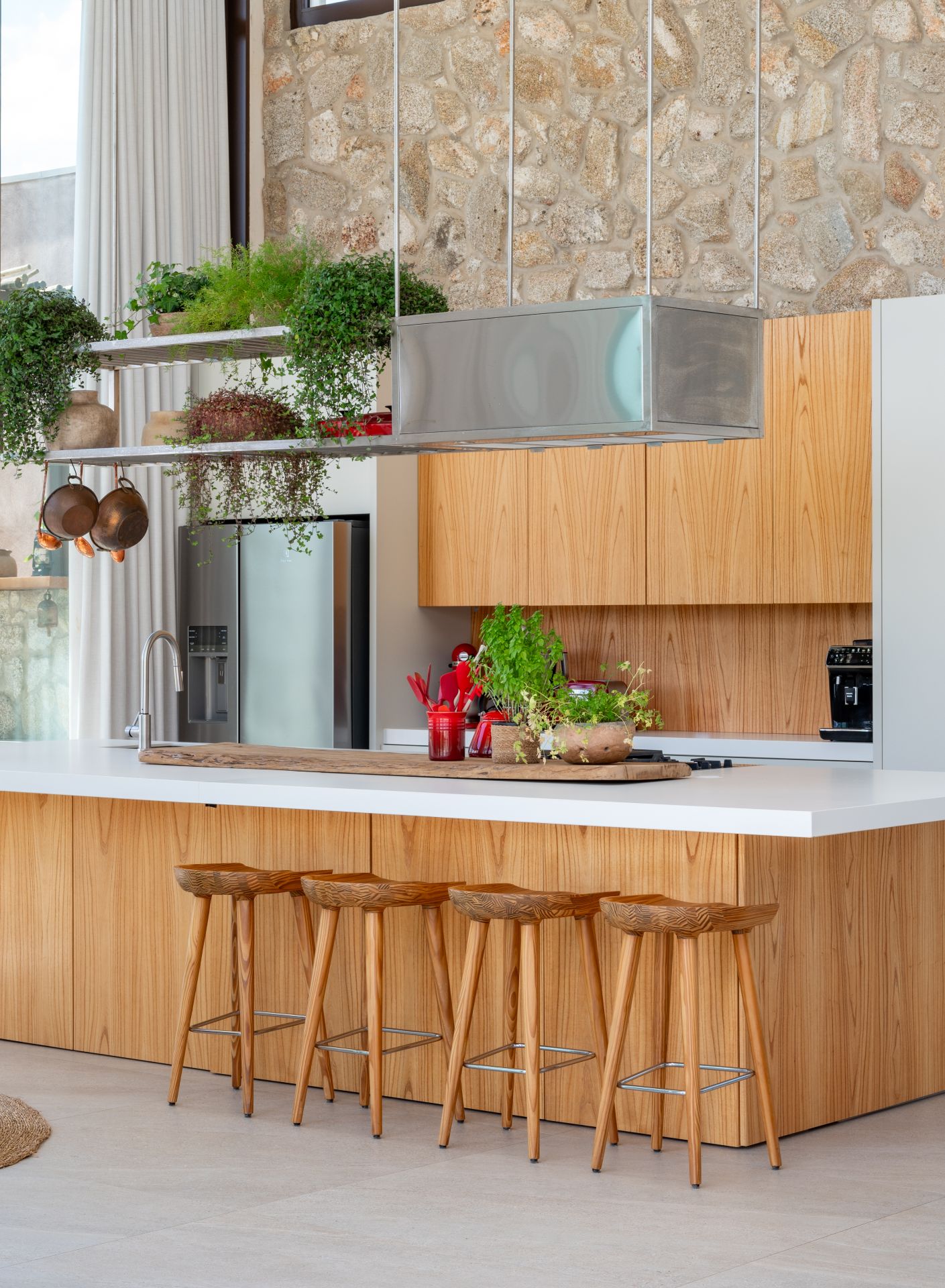 Cozinha com materiais naturais