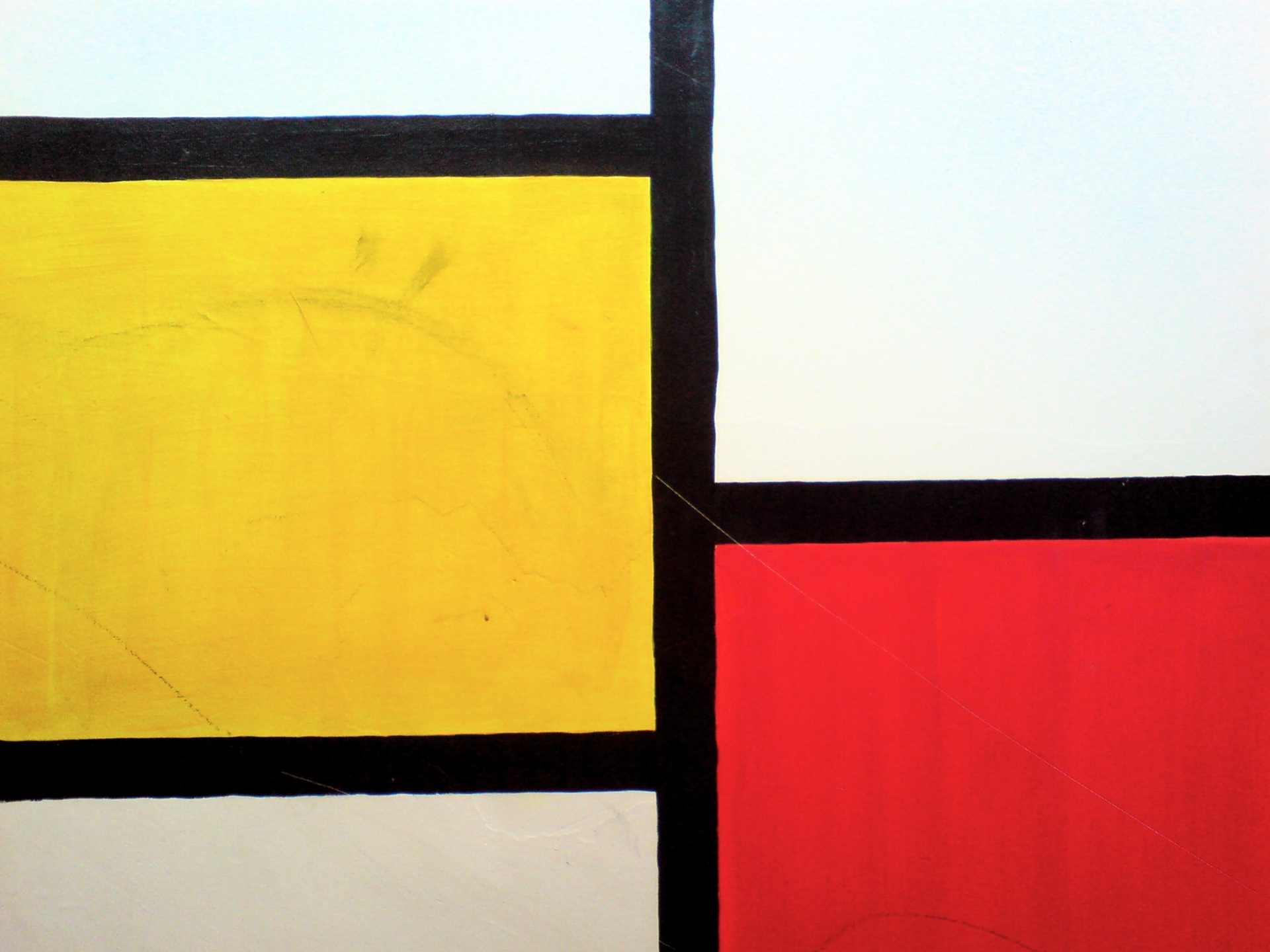 Detalhe de composição inspirada no estilo De Stijl, com quadrados em amarelo e vermelho delimitados por linhas pretas sobre fundo branco