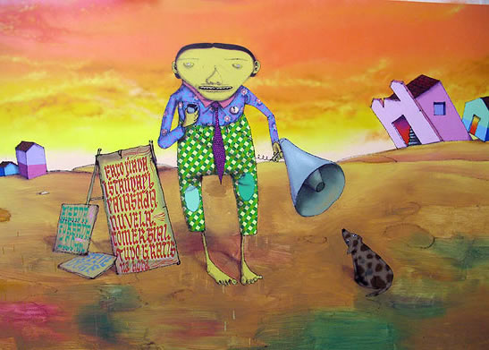 osgemeos A imagem mostra um mural colorido com um personagem estilizado de pele amarela, usando roupas verdes estampadas e segurando um megafone. Ao lado dele, há placas com escrita decorativa que fazem referência a piadas e apresentações. O fundo traz uma paisagem com tons quentes, casas distorcidas e um animal pequeno sentado no chão, compondo um ambiente surreal e divertido