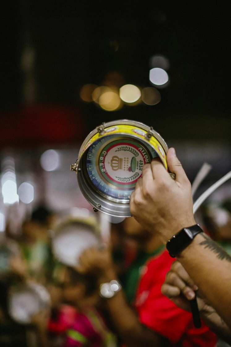 Instrumentista participa de apresentação cultural no Bumbódromo
