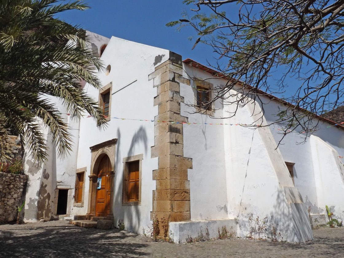 Igreja de Nossa Senhora do Rosário, em Cidade Velha, templo do final do século 15 considerado um dos mais antigos edifícios religiosos coloniais preservados nos trópicos
