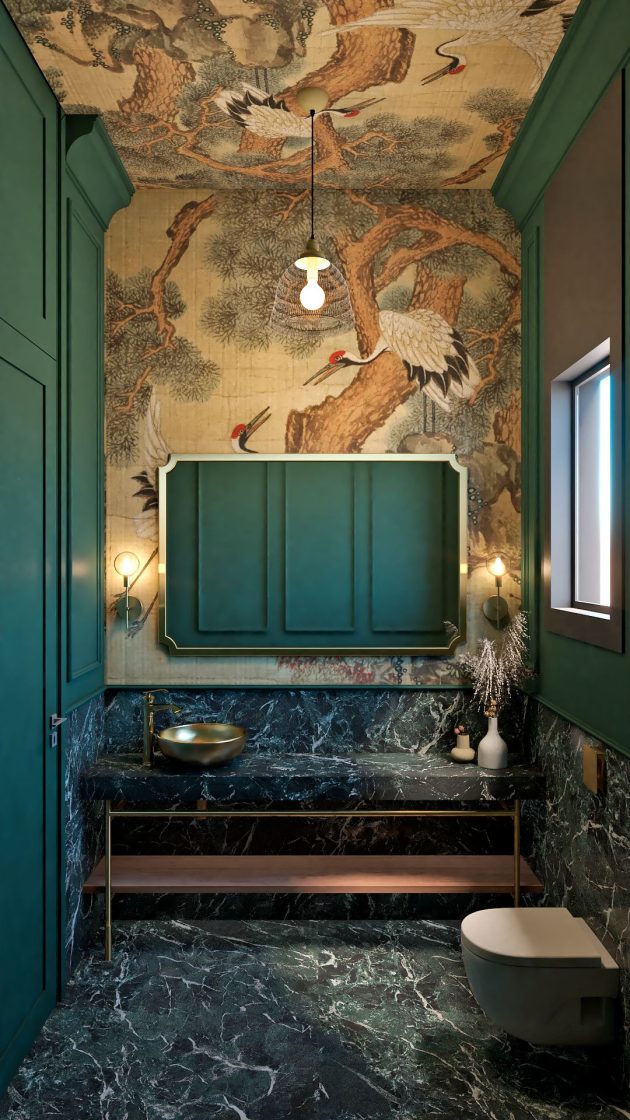 Lavabo com porcelanato que reproduz mármore verde e papel de parede e teto com pássaros em estampa que remete à China